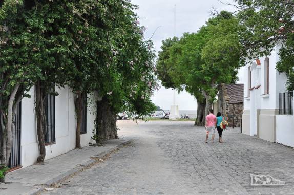 Caminhando em Colonia del Sacramento, no sul do Uruguai